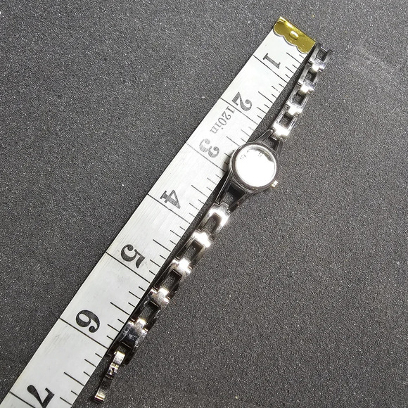 Ladies fashion watch silver tone case and bracelet round face working shows sign - Picture 3 of 9